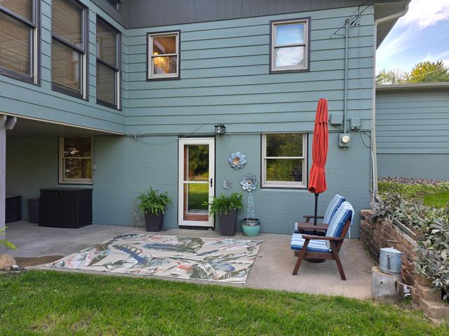 445 6th Street SW, Plainview, MN 55964