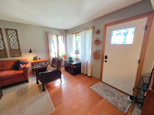 445 6th Street SW, Plainview, MN 55964