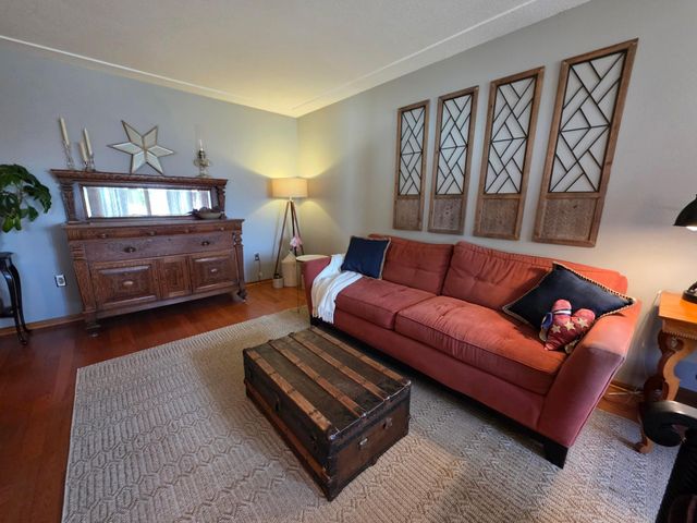 445 6th Street SW, Plainview, MN 55964