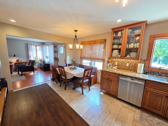 445 6th Street SW, Plainview, MN 55964