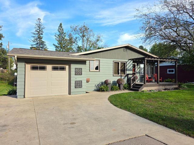 445 6th Street SW, Plainview, MN 55964