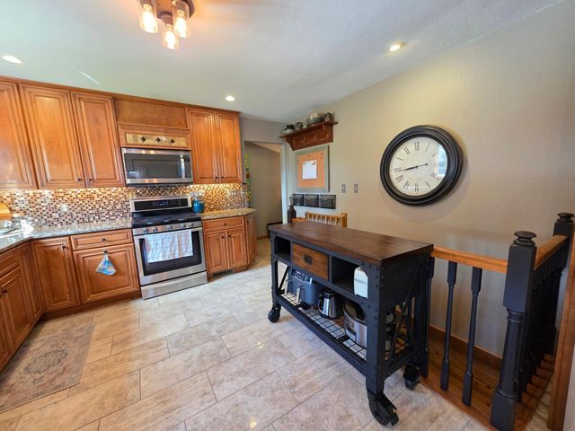 445 6th Street SW, Plainview, MN 55964