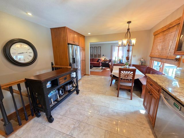 445 6th Street SW, Plainview, MN 55964