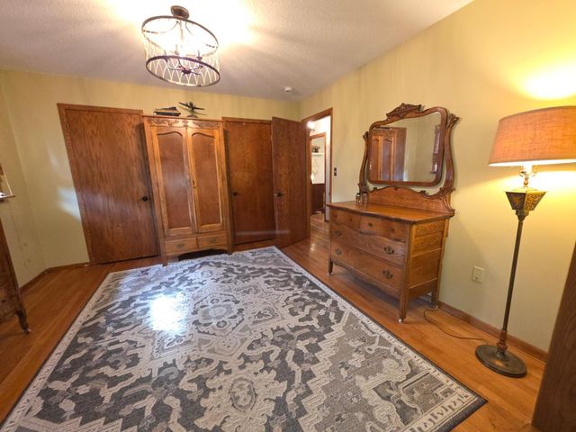 445 6th Street SW, Plainview, MN 55964