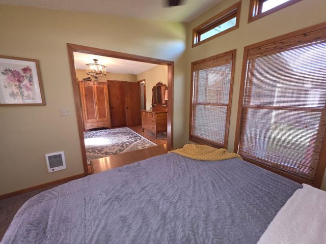 445 6th Street SW, Plainview, MN 55964