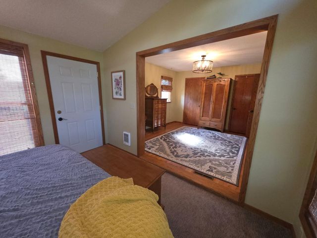 445 6th Street SW, Plainview, MN 55964