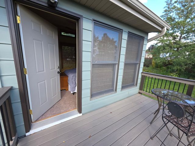 445 6th Street SW, Plainview, MN 55964