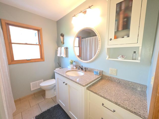 445 6th Street SW, Plainview, MN 55964