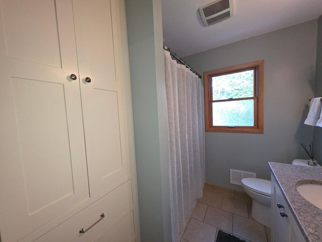 445 6th Street SW, Plainview, MN 55964