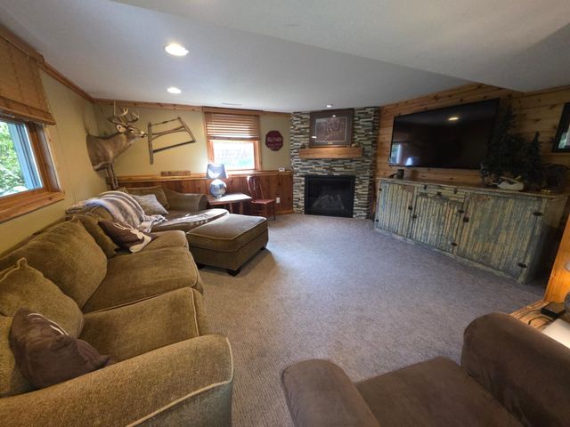 445 6th Street SW, Plainview, MN 55964