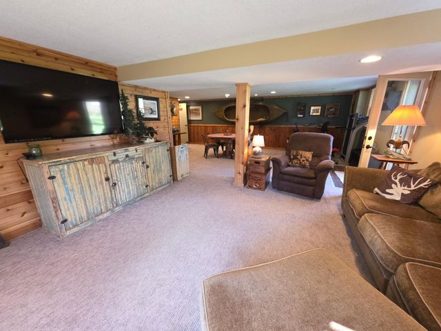 445 6th Street SW, Plainview, MN 55964