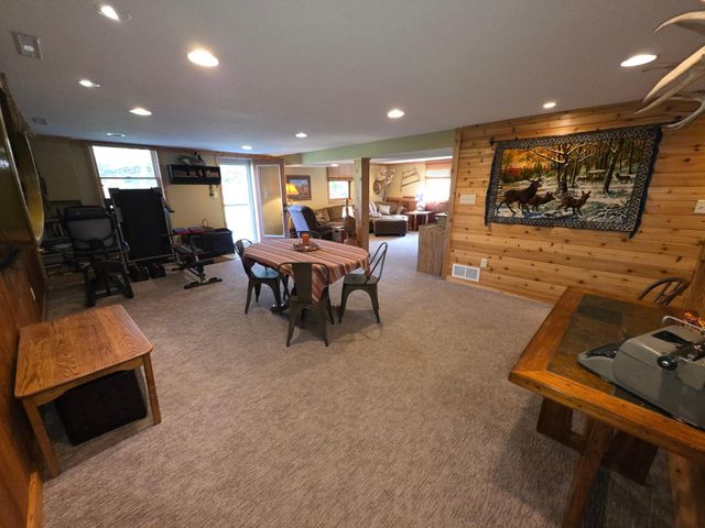 445 6th Street SW, Plainview, MN 55964