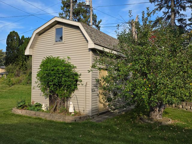 445 6th Street SW, Plainview, MN 55964