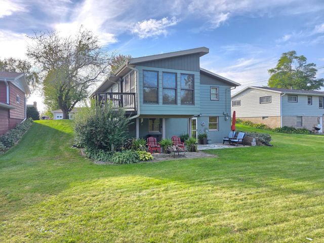 445 6th Street SW, Plainview, MN 55964