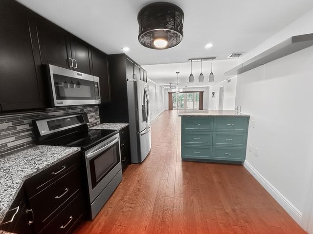 145 Atlantis Boulevard 302, Atlantis, FL 33462