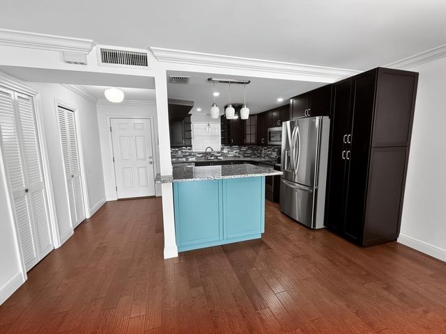 145 Atlantis Boulevard 302, Atlantis, FL 33462