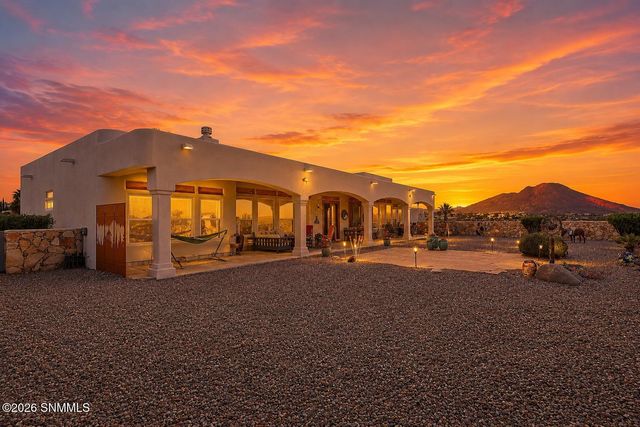 1216 Titania Court, Las Cruces, NM 88007