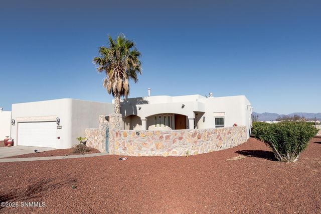 1216 Titania Court, Las Cruces, NM 88007