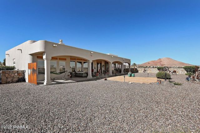 1216 Titania Court, Las Cruces, NM 88007