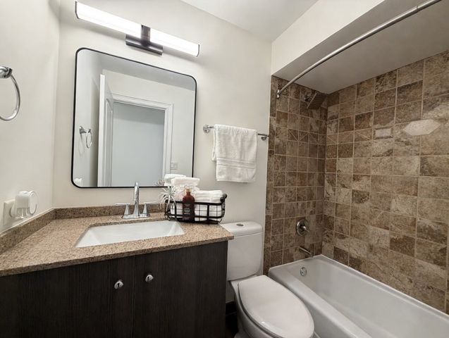 5 Echo Court 12, Vernon Hills, IL 60061