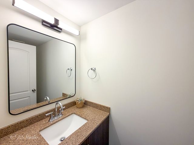 5 Echo Court 12, Vernon Hills, IL 60061