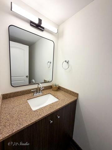 5 Echo Court 12, Vernon Hills, IL 60061