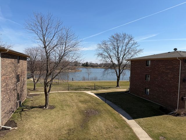 5 Echo Court 12, Vernon Hills, IL 60061