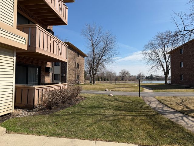 5 Echo Court 12, Vernon Hills, IL 60061