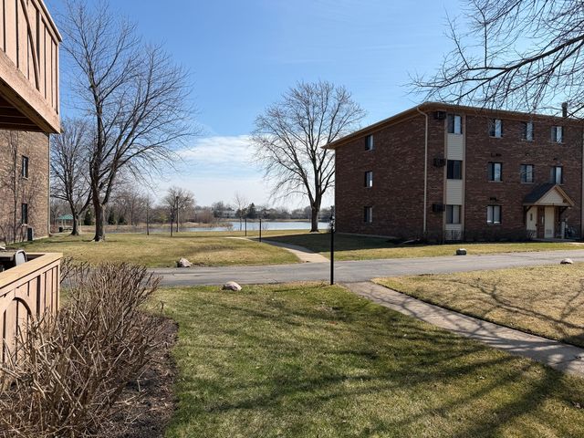 5 Echo Court 12, Vernon Hills, IL 60061