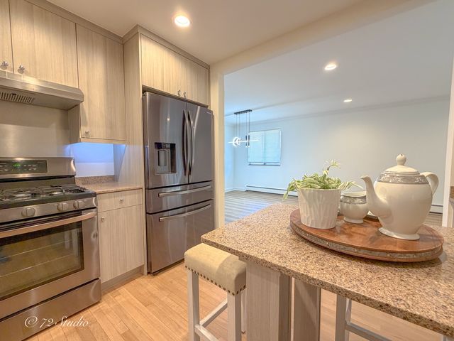 5 Echo Court 12, Vernon Hills, IL 60061