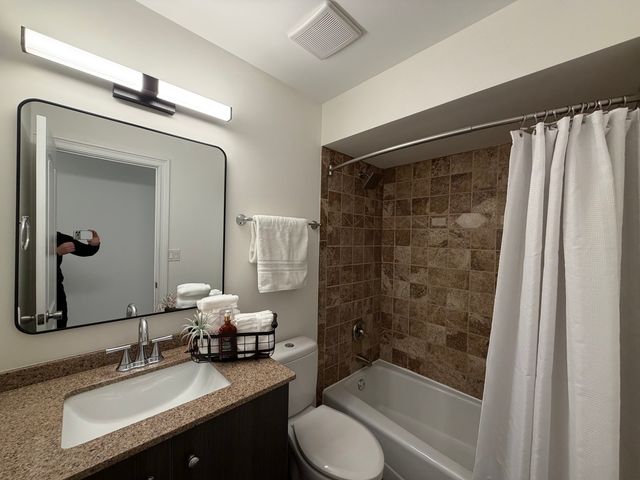 5 Echo Court 12, Vernon Hills, IL 60061