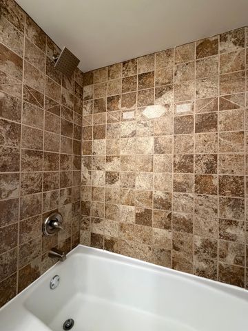 5 Echo Court 12, Vernon Hills, IL 60061