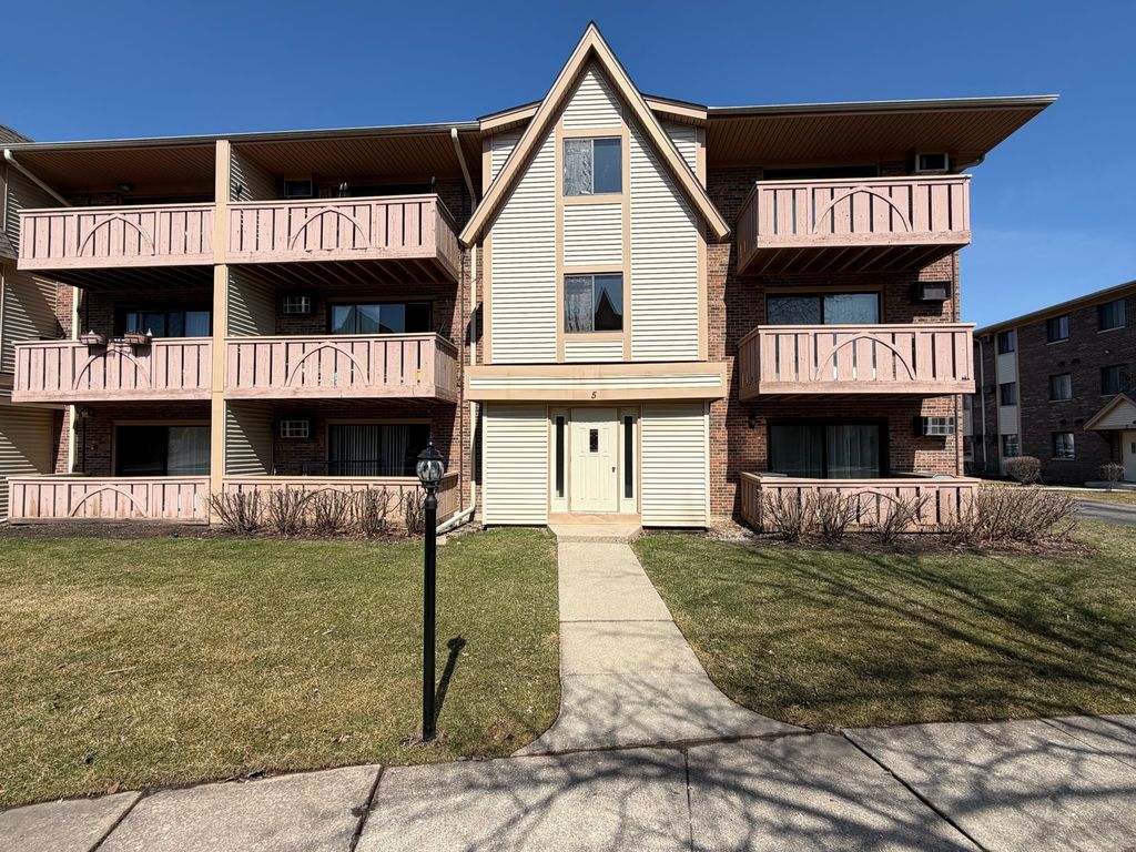 5 Echo Court 12, Vernon Hills, IL 60061