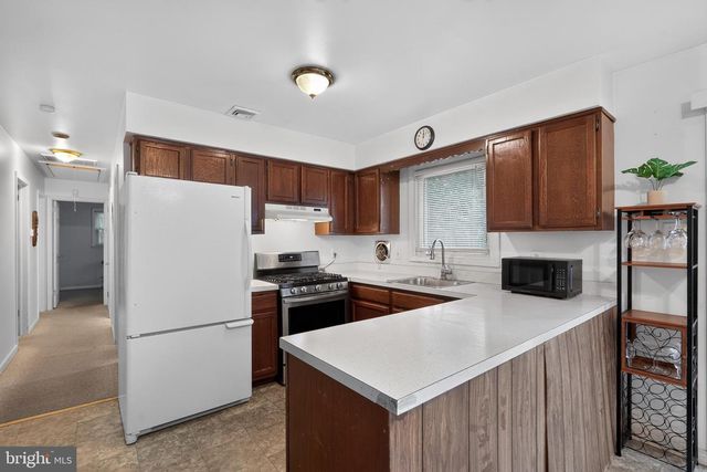 2206 WALNUT AVE, Hainesport, NJ 08036