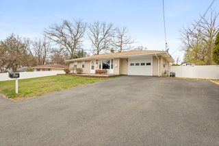 201 Caroline Dr, Bellingham, MA 02019