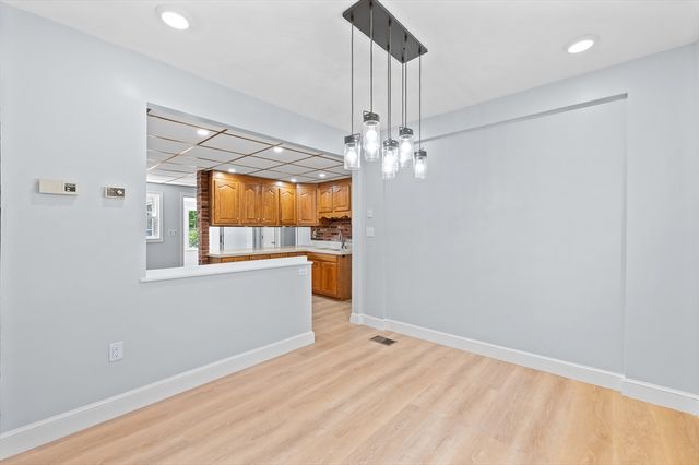 11 Shale St, Worcester, MA 01604
