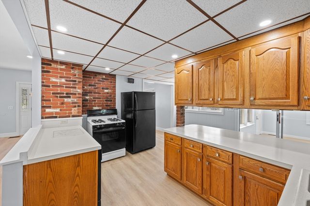 11 Shale St, Worcester, MA 01604