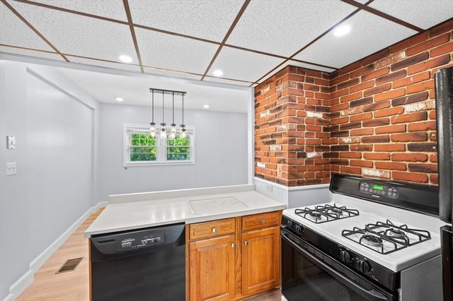 11 Shale St, Worcester, MA 01604