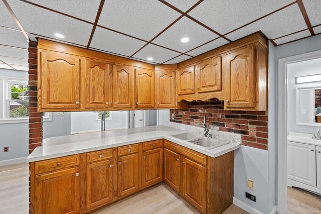 11 Shale St, Worcester, MA 01604