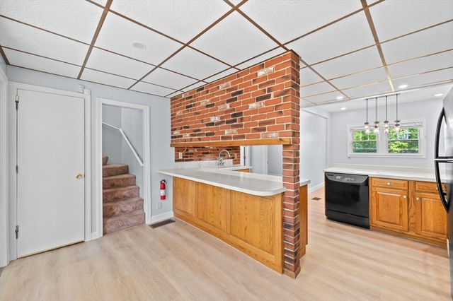 11 Shale St, Worcester, MA 01604
