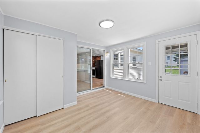 11 Shale St, Worcester, MA 01604