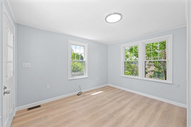 11 Shale St, Worcester, MA 01604