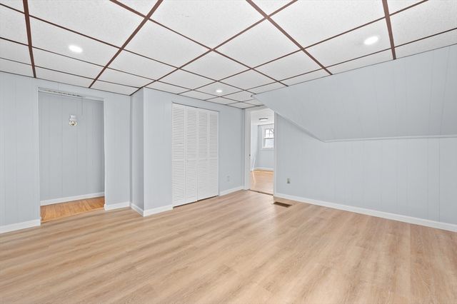 11 Shale St, Worcester, MA 01604
