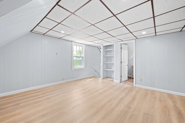 11 Shale St, Worcester, MA 01604