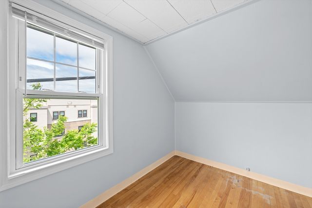 11 Shale St, Worcester, MA 01604