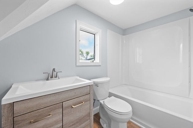 11 Shale St, Worcester, MA 01604
