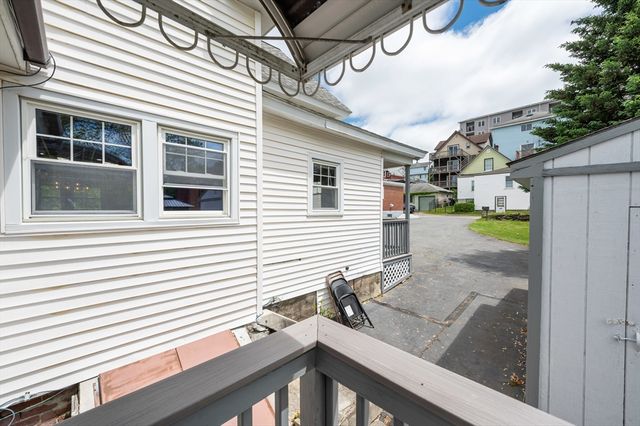 11 Shale St, Worcester, MA 01604