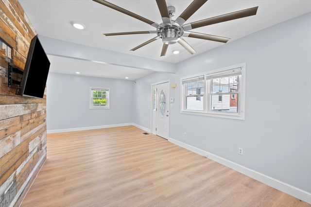 11 Shale St, Worcester, MA 01604