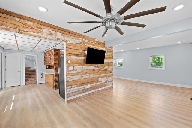 11 Shale St, Worcester, MA 01604
