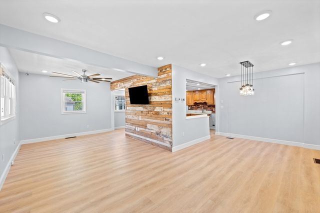 11 Shale St, Worcester, MA 01604